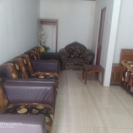 Appartement Warung Rizka à Probolinggo Extérieur photo