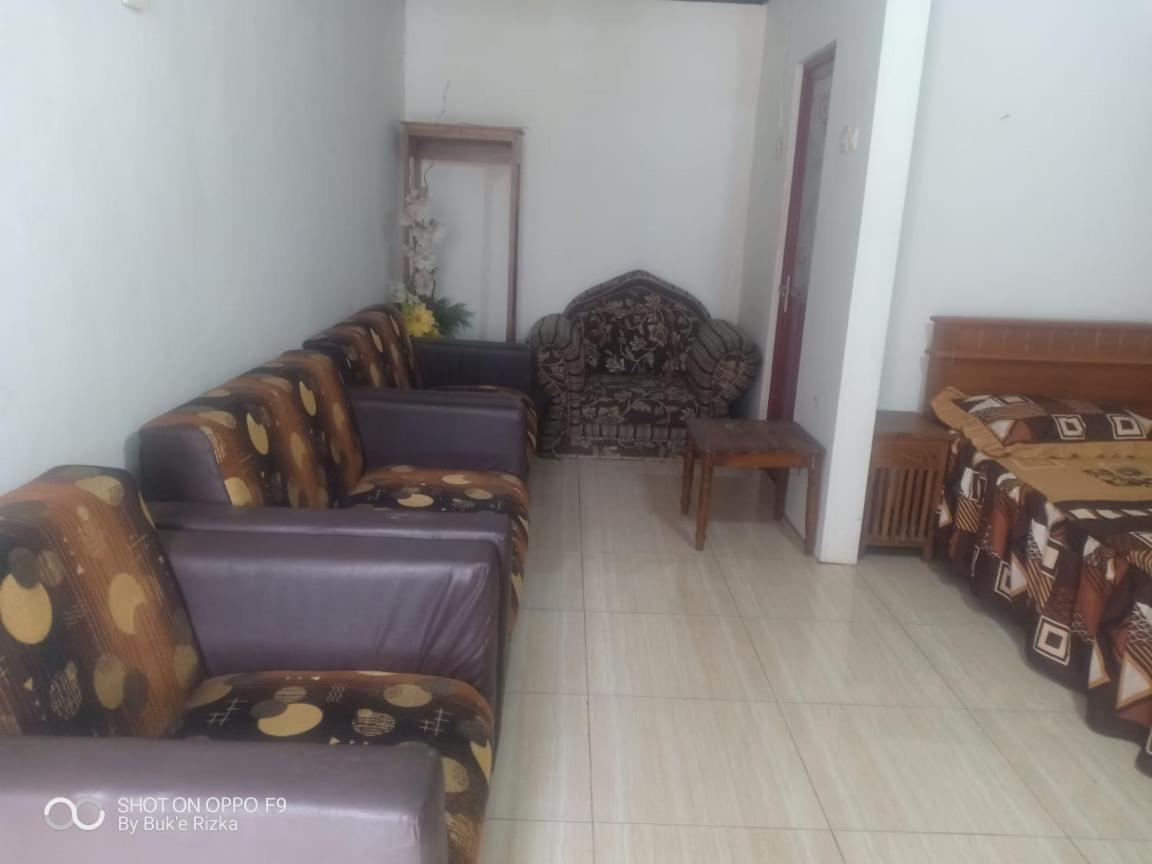 Appartement Warung Rizka à Probolinggo Extérieur photo